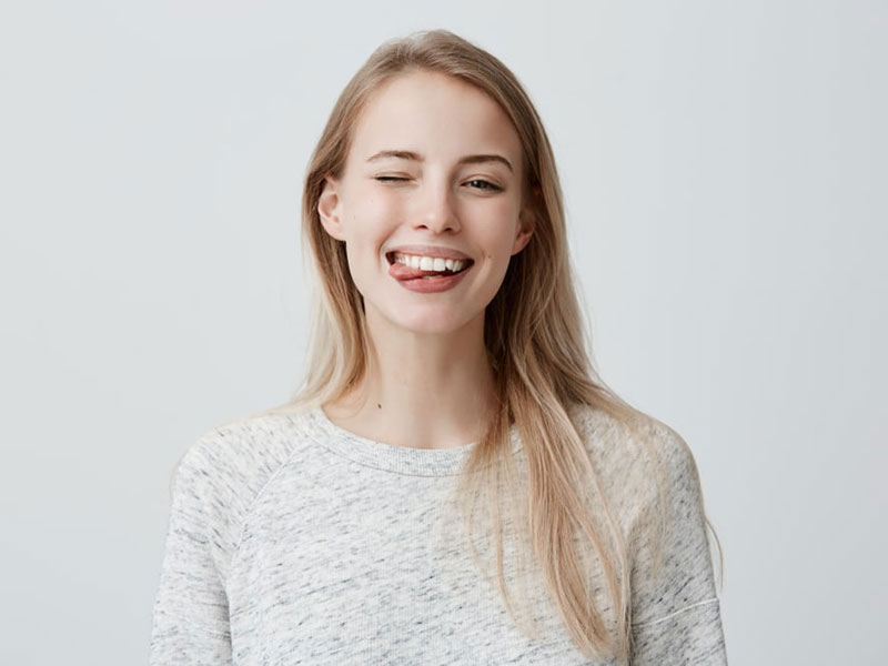 A women smiling 